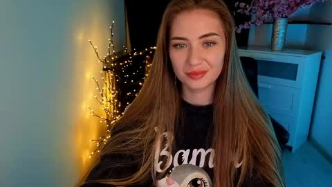 aurora_evil online show from April 16, 9:17 am