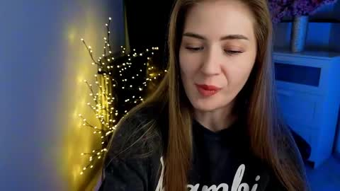 aurora_evil online show from April 16, 10:34 am