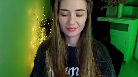 aurora_evil online show from April 16, 11:28 am