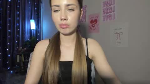 aurora_glow_211 online show from March 19, 2:31 pm