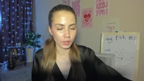 aurora_glow_211 online show from March 21, 6:00 pm
