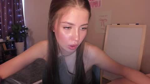 aurora_glow_211 online show from March 25, 1:28 pm