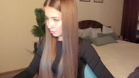 aurora_glow_211 online show from March 28, 5:31 pm