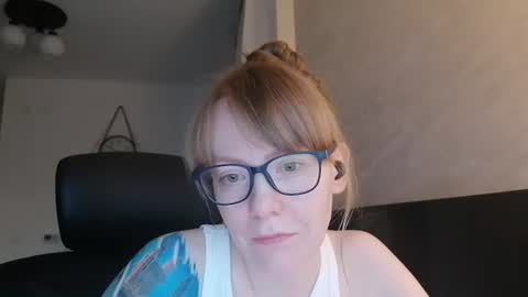 aurora_velvett_ online show from August 31, 4:52 pm