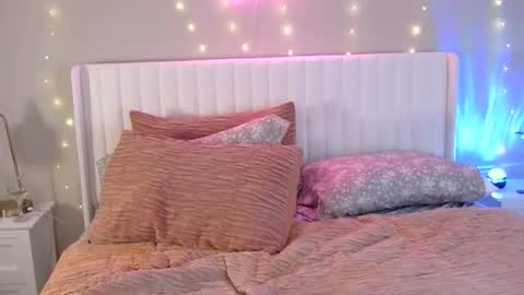 Aurora Lewis online show from September 5, 10:37 pm