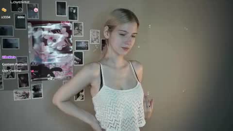 auroremanaugh online show from August 7, 7:41 am