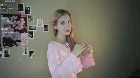 auroremanaugh online show from August 12, 7:22 am