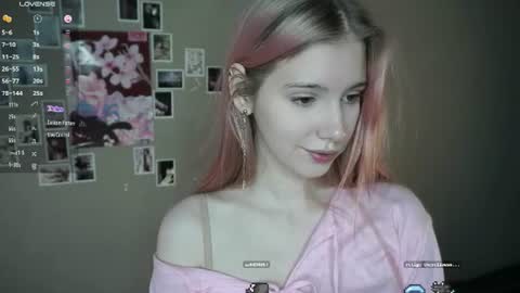 auroremanaugh online show from August 12, 8:27 am