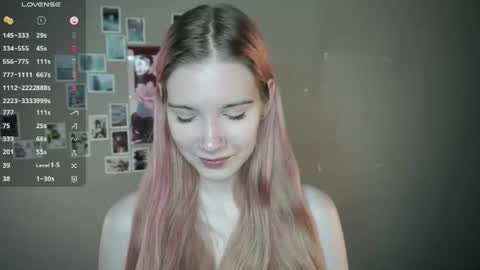 auroremanaugh online show from August 13, 7:33 am