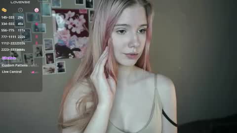 auroremanaugh online show from August 13, 8:39 am