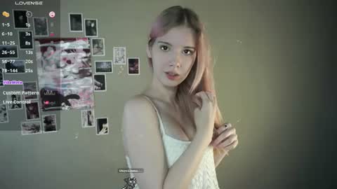 auroremanaugh online show from August 14, 8:07 am