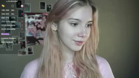 auroremanaugh online show from August 15, 7:56 am