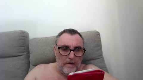 aussie_ozzie online show from August 14, 3:32 am