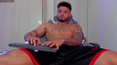 AustinTorres  online show from August 10, 12:01 am