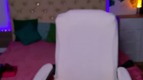 Ava online show from August 4, 8:44 am