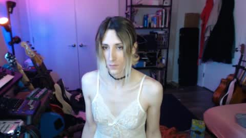 Ava online show from May 7, 9:05 pm
