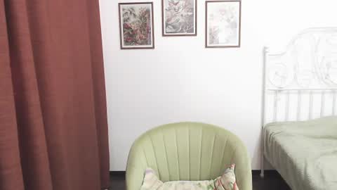 avaedden online show from August 13, 2:42 pm