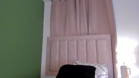 Avaline blanc online show from August 8, 11:49 pm