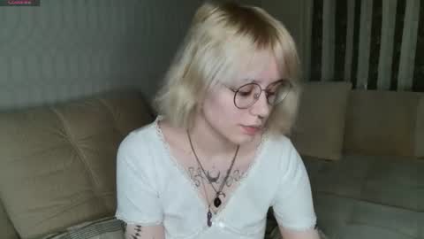 avaobierne online show from September 9, 10:23 am