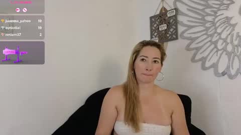 Ava online show from August 10, 3:52 am