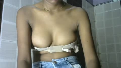 avery_lust01 online show from August 3, 6:09 am