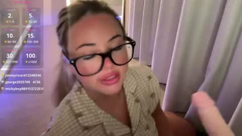 ur gf online show from July 29, 9:27 am