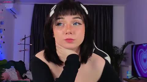 AveryWillow online show from July 18, 1:28 am