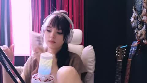 Avriel online show from April 2, 5:26 am