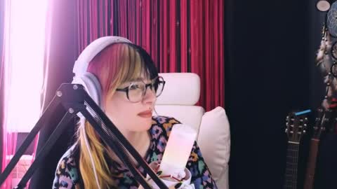 Avriel online show from May 4, 5:35 am