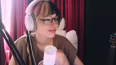 Avriel online show from May 21, 4:58 am