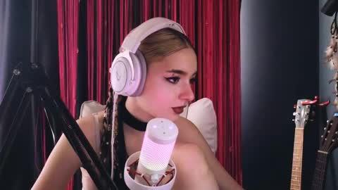 Avriel online show from May 31, 3:41 am