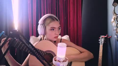 Avriel online show from June 10, 4:19 am