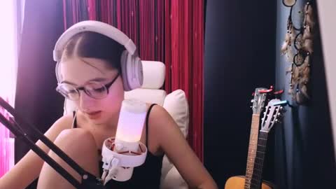 Avriel online show from June 11, 4:07 am