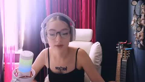 Avriel online show from June 11, 5:13 am