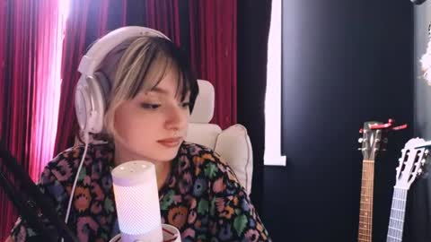 Avriel online show from July 12, 6:31 am