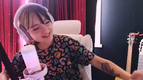 Avriel online show from July 12, 7:36 am