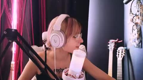 Avriel online show from August 1, 6:52 am