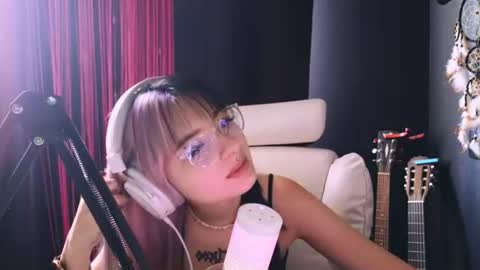 Avriel online show from August 4, 4:53 am