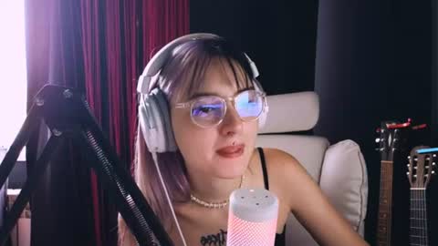 Avriel online show from August 4, 5:59 am