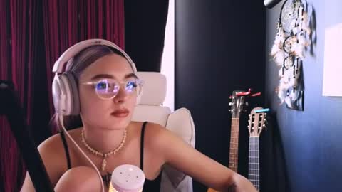 Avriel online show from August 6, 5:17 am