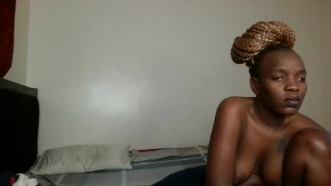avian_babe1 online show from August 14, 3:15 pm