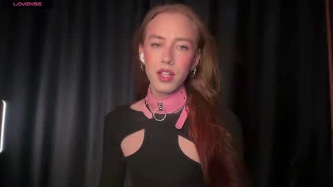 avril_pearly_ online show from July 13, 10:44 am