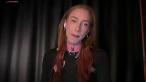 avril_pearly_ online show from July 20, 10:40 am
