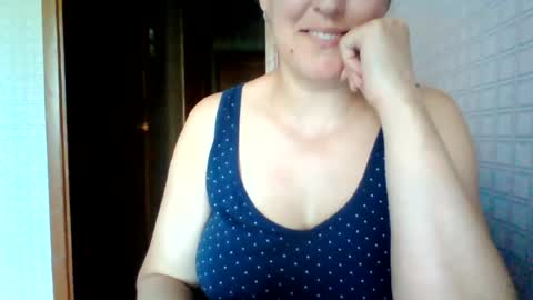 awesomeladyy online show from August 2, 9:38 am