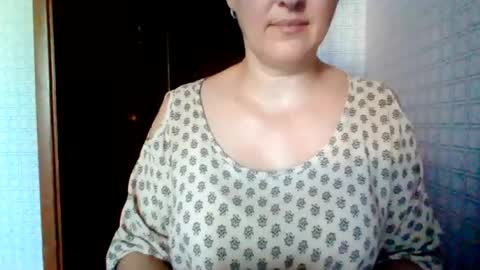 awesomeladyy online show from August 6, 7:40 am
