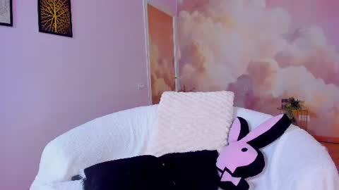 Ella online show from August 6, 5:06 am