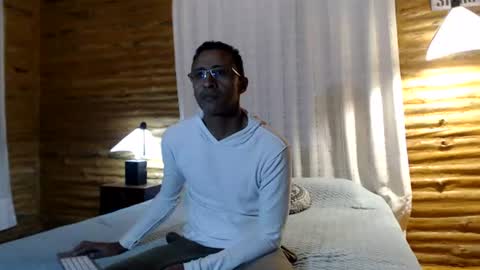 Axcel Borja online show from July 16, 2:56 am
