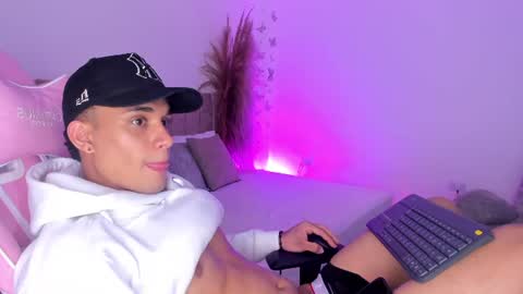 AXEL online show from August 2, 4:36 pm