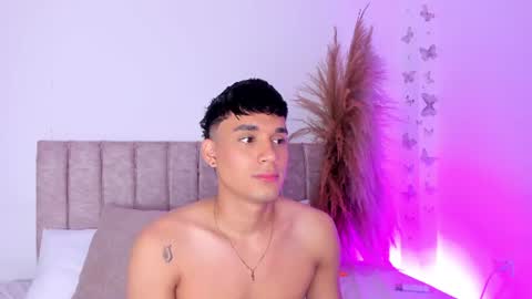 AXEL online show from August 5, 2:59 pm