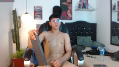 axel_rose20 online show from August 9, 8:04 am